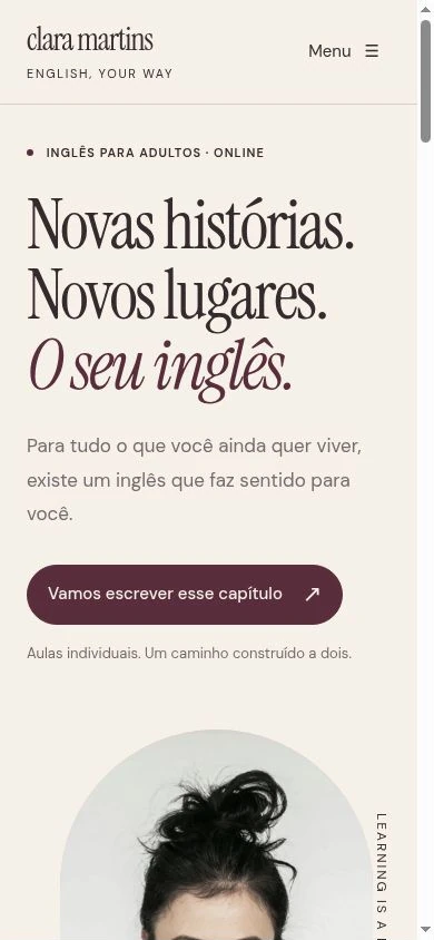 Captura real da página inicial do modelo Editorial no celular